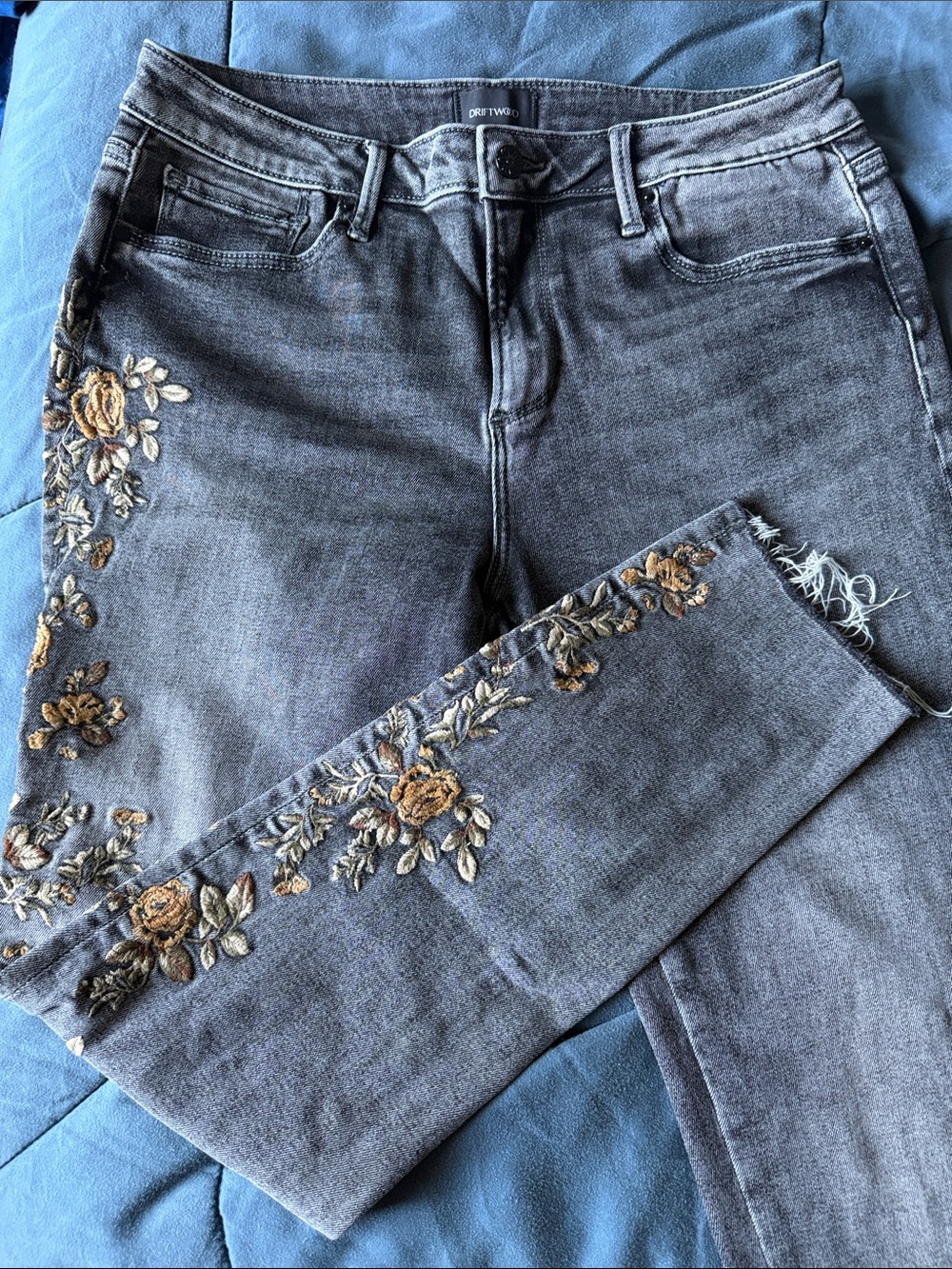 DRIFTWOOD Jackie Grey Floral Embroidery